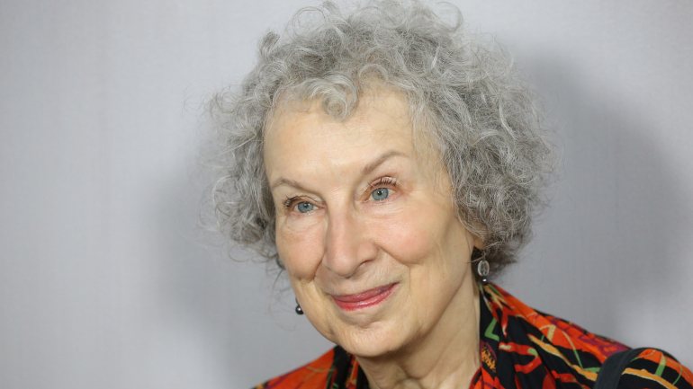 Margaret Atwood venceu o Booker Prize em 2019 com &quot;Os Testamentos&quot;. O prémio foi partilhado pela britânica Bernardine Evaristo