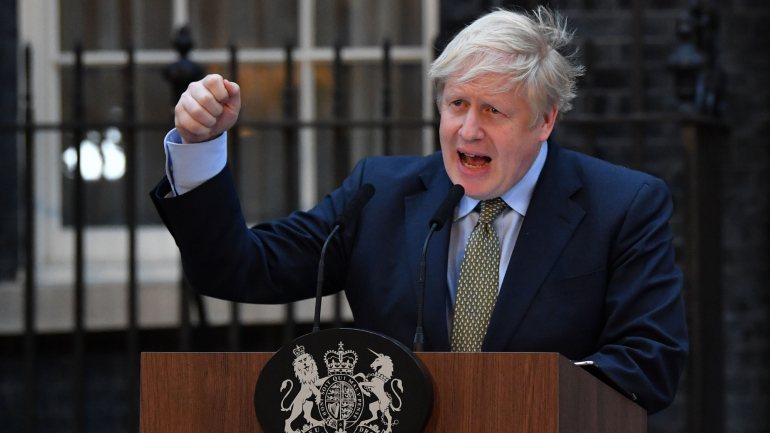 Boris Johnson esteve de férias nas Caraíbas durante os últimos acontecimentos que envolveram EUA, Irão e Iraque