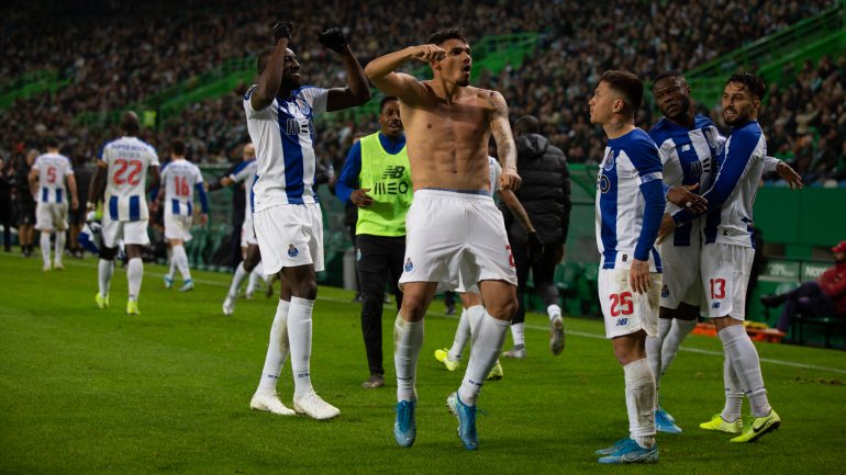 Soares teve uma oportunidade ao longo de todo o clássico e decidiu de cabeça a vitória do FC Porto em Alvalade