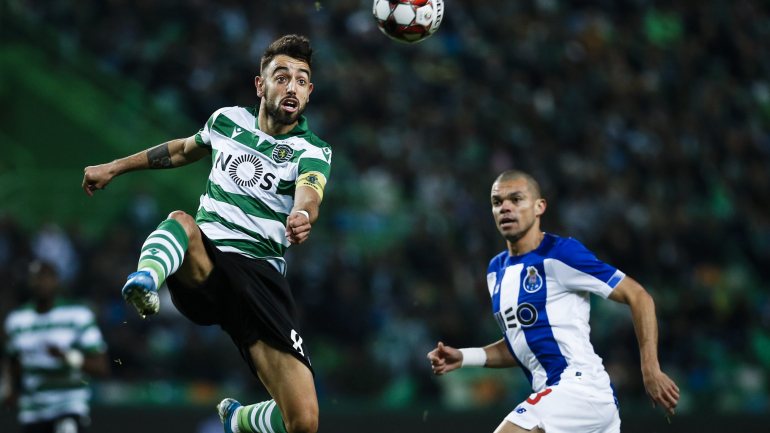 O FC Porto venceu o Sporting por duas bolas a uma. Marega e Soares marcaram para os &quot;dragões&quot;, Acunã para os &quot;leões&quot;