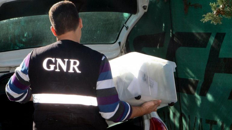 Os detidos vão permanecer nas instalações da GNR até serem presentes ao Tribunal Judicial do Porto para aplicação das medidas de coação