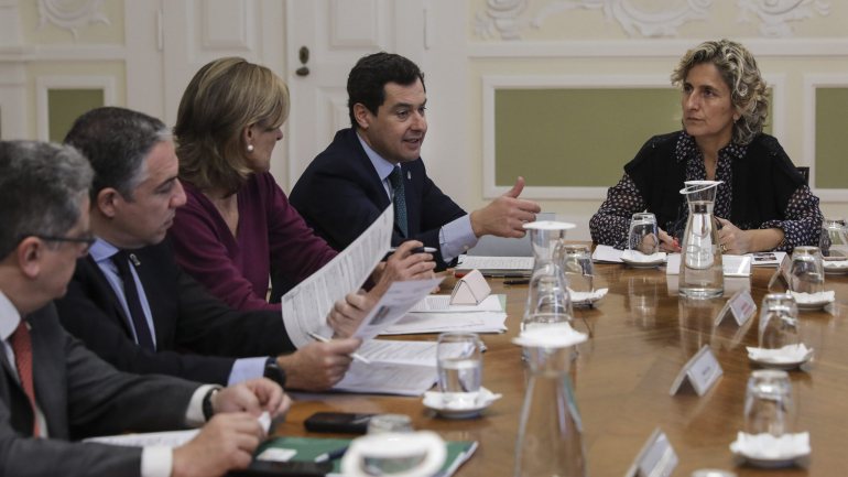 &quot;Estivemos a falar um pouco da atualização da estratégia da eurorregião Alentejo-Algarve-Andaluzia, [...] no contexto de um novo quadro comunitário em que nós desejamos ver reforçadas as verbas da cooperação transfronteiriça&quot;, salientou Ana Abrunhosa depois de uma reunião com o chefe do governo de Andaluzia