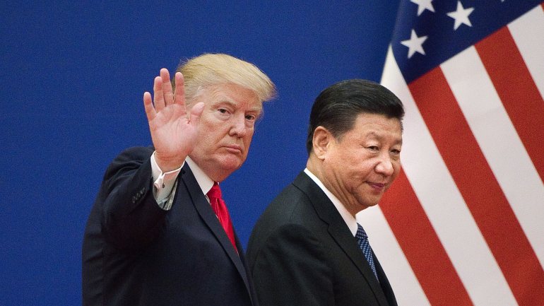 Donald Trump e Xi Jinping têm estado num braço de ferro devido a taxas alfandegárias