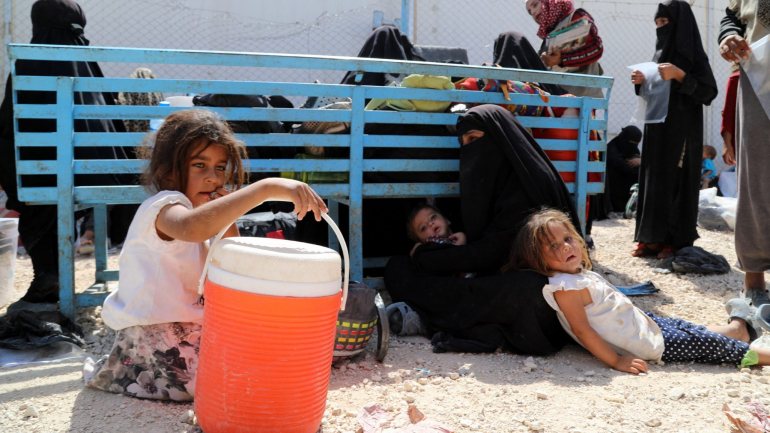 O campo de Al-Hol abriga cerca de 68.000 pessoas, vivendo em condições precárias e totalmente dependentes de ajuda humanitária