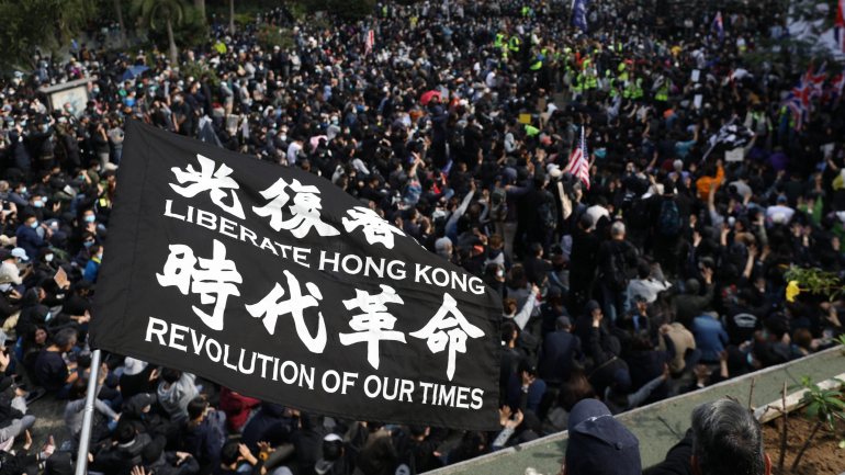 Os protestos chegaram às ruas de Hong Kong de forma massiva em junho por causa de um controverso projeto de lei de extradição