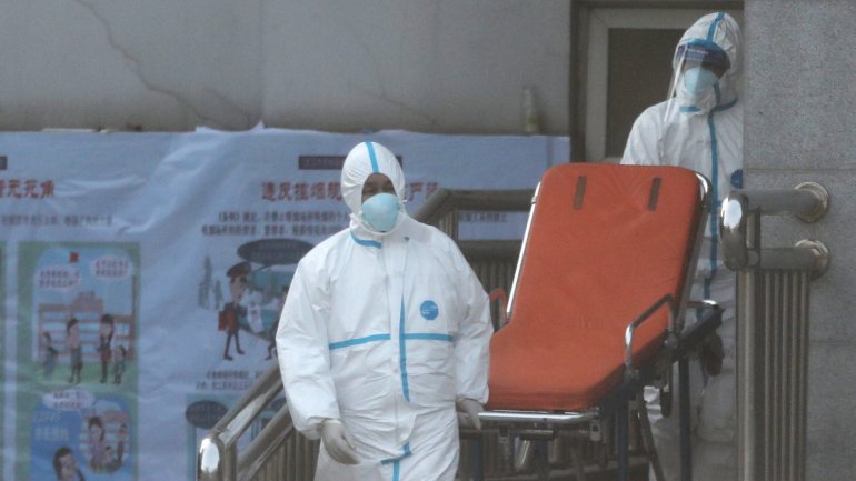 Nova pneumonia já causou seis mortos e infetou cerca de 300 pessoas, alastrando-se a vários países asiáticos