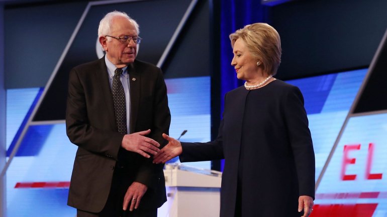 Bernie Sanders e Hillary Clinton, durante a corrida às presidenciais norte-americanas de 2016
