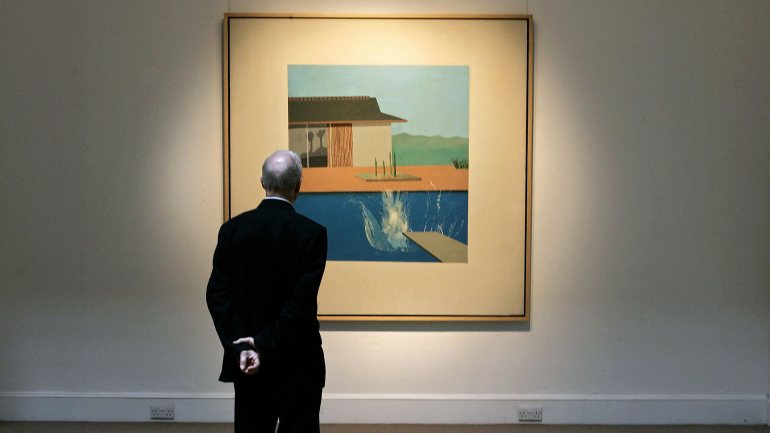 Data de 1966, surgiu depois de &quot;A Little Splash&quot; e antes de &quot;A Bigger Splash&quot;, outros momentos à beira da piscina servidos por David Hockney. Aqui exposto na Sotheby's, em Londres