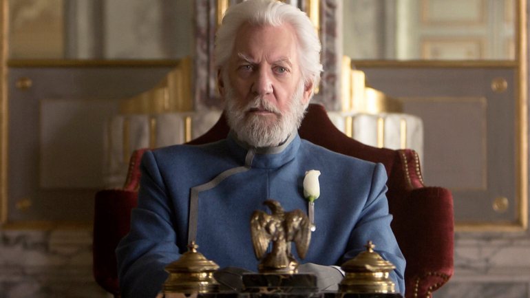 Nos filmes da saga, Coriolanus Snow é interpretado por Donald Sutherland