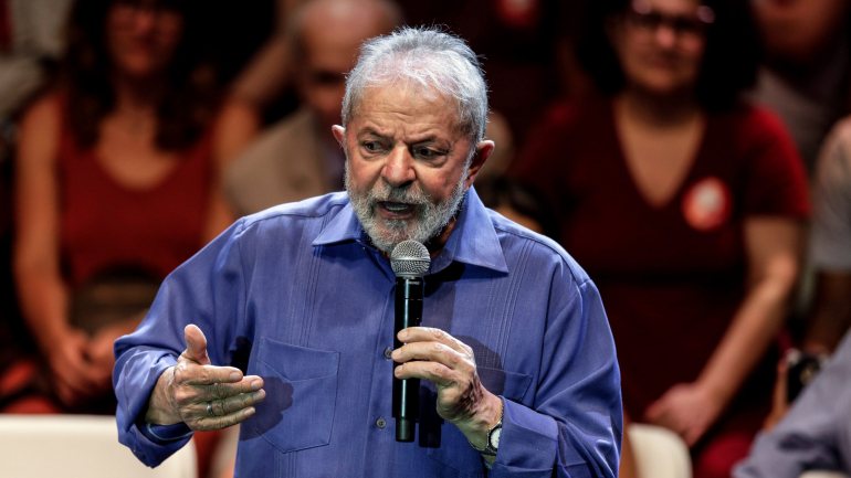O prémio foi atribuído como resultado da &quot;dignidade e do carácter respeitoso, pacífico e democrático com que [Lula da Silva] assume a perseguição política judicial a que foi sujeito