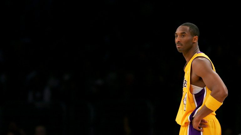 Kobe não foi sempre o rapaz sorridente na primeira fila a apoiar os Lakers com a filha ao lado. Foi, até, o jogador que todos os adeptos adoravam odiar
