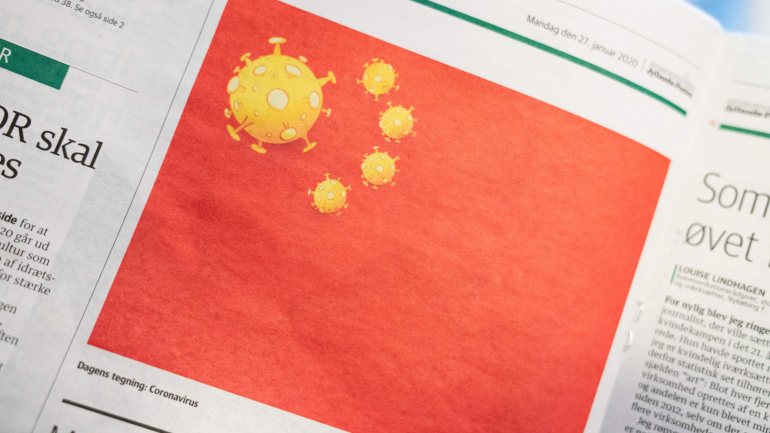 A imagem da bandeira da China com desenhos de vírus foi publicada na edição de segunda-feira do jornal dinamarquês Jyllands-Posten