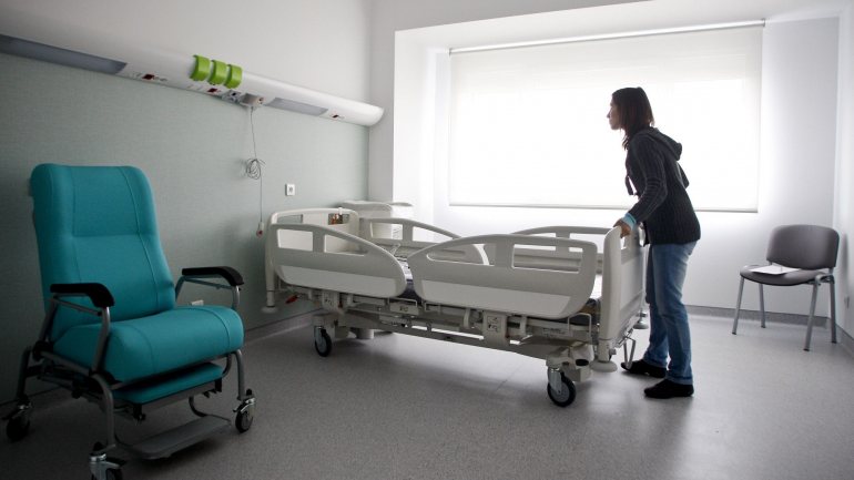 Em 21 de janeiro, a ministra da Saúde, Marta Temido, assegurou que todos os hospitais do Serviço Nacional de Saúde (SNS) vão ter resposta de hospitalização domiciliária &quot;no máximo em 2021&quot;