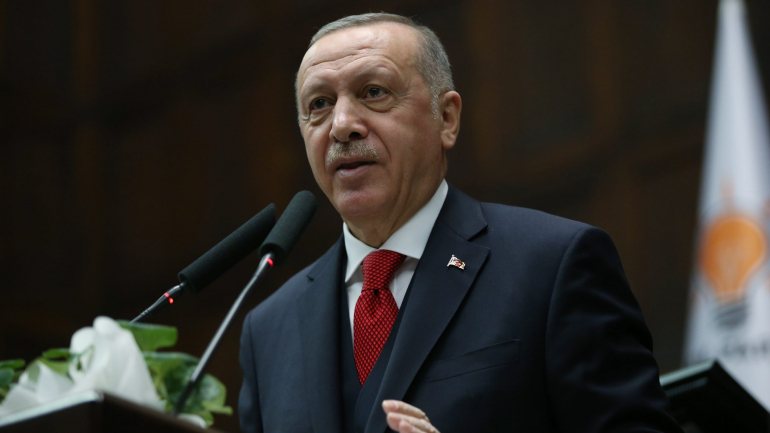 Os líderes turcos criticaram fortemente a iniciativa do Presidente (norte-americano, Donald) Trump, que em 2017 reconheceu Jerusalém como a capital do Estado de Israel e mudou a embaixada dos Estados Unidos para aquela cidade