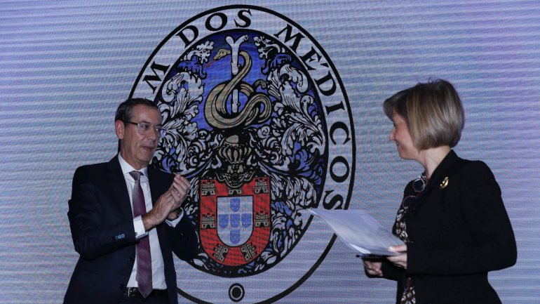 Miguel Guimarães criticou ainda a opção dos políticos e da Assembleia da República de incluir na Lei de Bases da Saúde as terapêuticas não convencionais