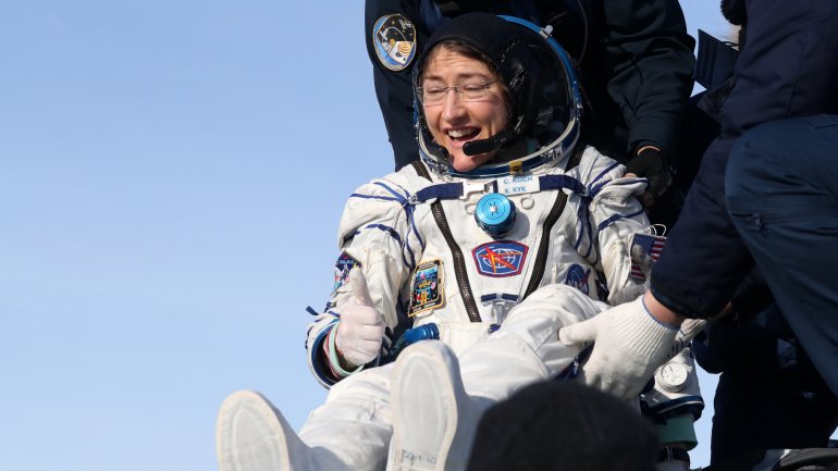 Christina Koch completou 5.248 voltas completas à Terra, o que equivale a uma caminhada de 224 milhões de quilómetros