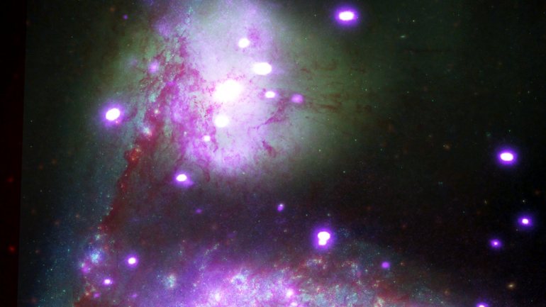 &quot;Nesta época, muito poucas galáxias pararam de formar estrelas e nenhuma era tão ‘massiva' como a XMM-2599&quot;, sustentou um dos autores do estudo