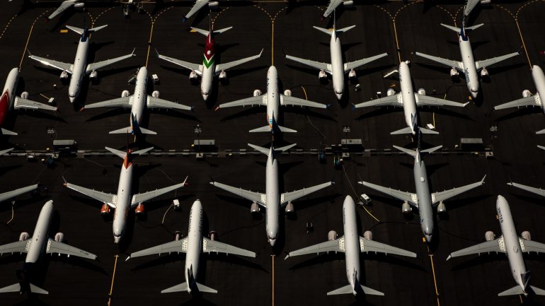 Desde o ano passado, centenas de aviões do modelo 737 Max estão impedidos de voar