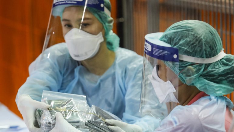 As autoridades chinesas acompanharam mais de 314 mil pacientes, 186 mil dos quais continuam sob observação.