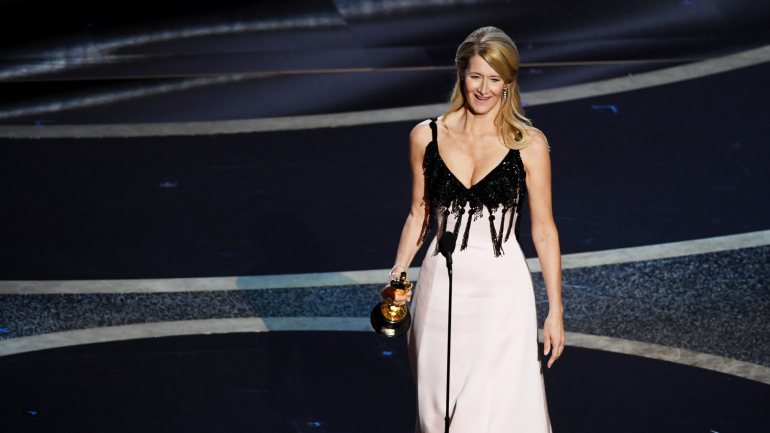 Laura Dern vence o prémio da Academia aos 52 anos, graças à sua participação no filme de Noah Baumbach