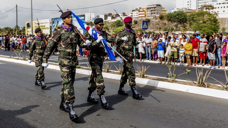 O Estatuto dos Militares de Cabo Verde prevê a prestação de Serviço Efetivo através do Quadro Permanente (SEQP), em Regime de Contrato (SERC), Normal (SEN), em Regime de Voluntariado (SERV), ou por convocação