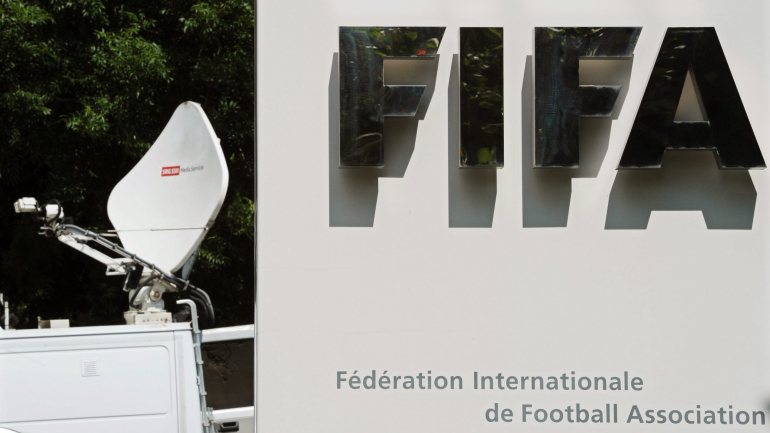 Nos últimos cinco anos, &quot;mais de 50 clubes em 20 países fecharam as portas, deixando centenas de futebolistas em dificuldade&quot;, disse o presidente da Fifpro, Philippe Piat