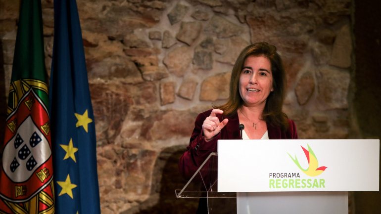 O Programa Regressar, cujas candidaturas arrancaram em julho, tem como objetivo promover e apoiar o regresso a Portugal dos emigrantes, bem como dos seus descendentes e outros familiares
