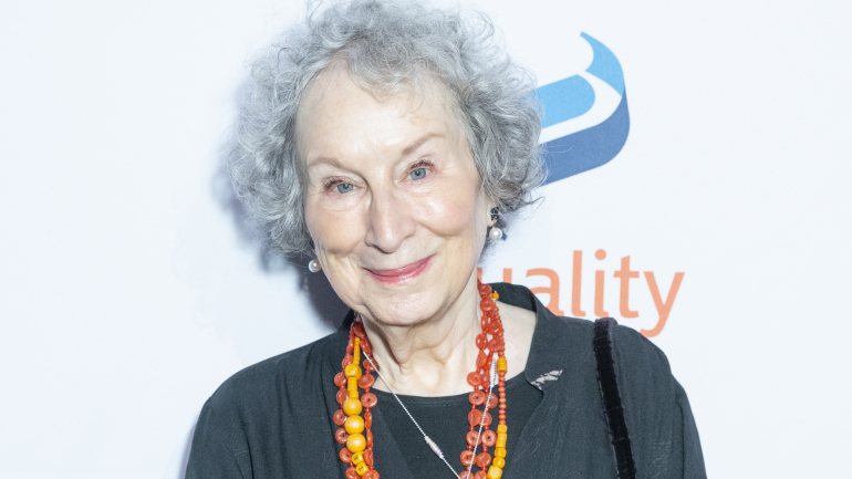 Margaret Atwood vai ter um novo livro em novembro. É a primeira coletânea de poesia nos últimos dez anos