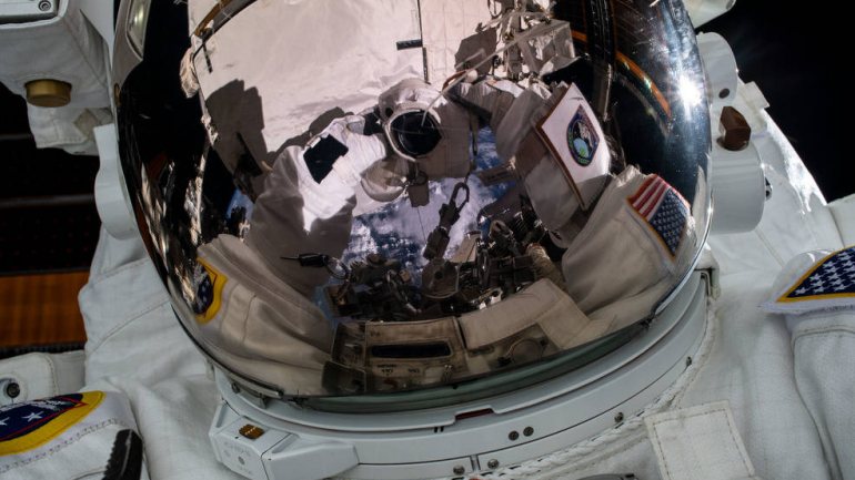Os futuros astronautas devem ainda estar preparados para viver e trabalhar a 400 quilómetros da Terra, na Estação Espacial Internacional