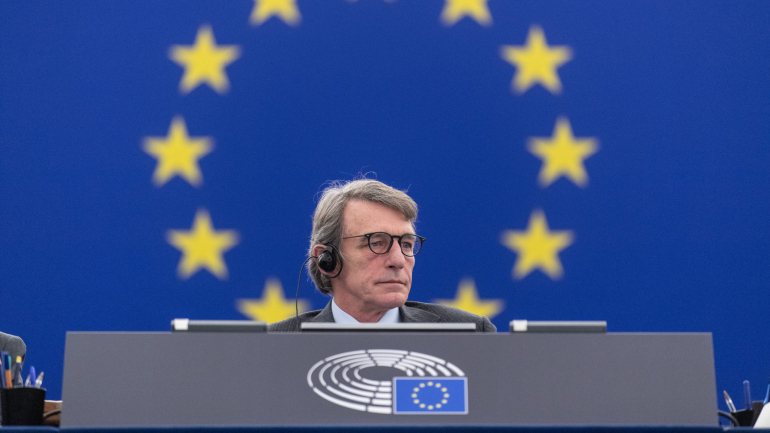 A proposta de orçamento da UE para 2021 a 2027 que o presidente do Conselho Europeu, Charles Michel, vai apresentar aos líderes dos Estados-membros contempla contribuições equivalentes a 1,074% do Rendimento Nacional Bruto (RNB) conjunto da União, muito abaixo das pretensões de Portugal e do Parlamento Europeu