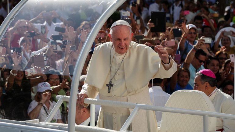Papa recebeu o ex-presidente brasileiro. O encontro durou cerca de uma hora