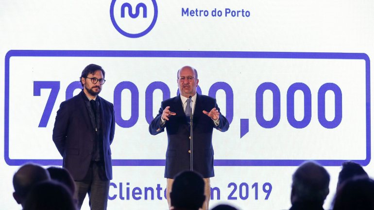 João Matos Fernandes, ministro do Ambiente (à direita) diz que desafio foi lançado pela Área Metropolitana do Porto