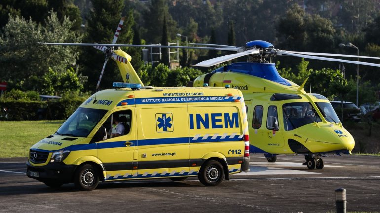 Os doentes com suspeitas de poderem estar infetados com o novo coronavírus em Portugal são levados pelo INEM para um dos três hospitais preparados para os receber