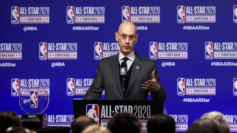 Adam Silver, comissário da NBA, fez o anúncio numa conferência de imprensa em Chicago — cidade onde o NBA All Star game será jogado a 16 de Fevereiro.  EPA/NUCCIO DINUZZO SHUTTERSTOCK