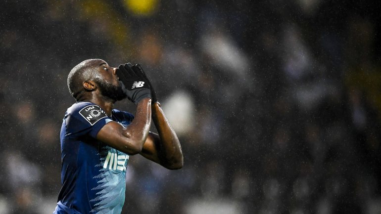 Marega abandonou o campo após ser vítima de insultos racistas na visita do FC Porto ao Vitória de Guimarães.