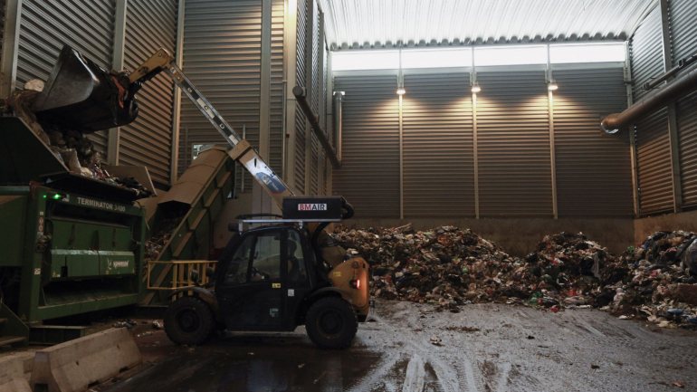 A APA informou a agência Lusa que existem dois processos da &quot;Lista Laranja&quot; aprovados em 2019 para serem depositadas até 50 mil toneladas de resíduos não perigosos com origem de Itália até setembro deste ano
