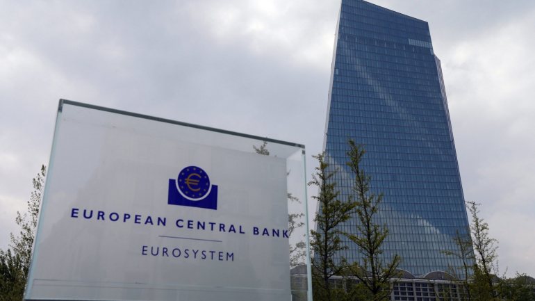 O BCE decidiu descer a taxa aplicada aos depósitos que os bancos fazem junto do banco central para -0,50%