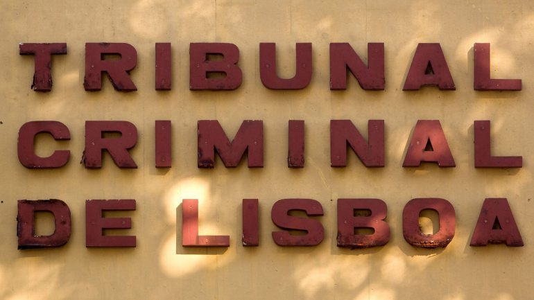 Dois dos arguidos acusados foram encontrados e interrogados em Portugal em 2019
