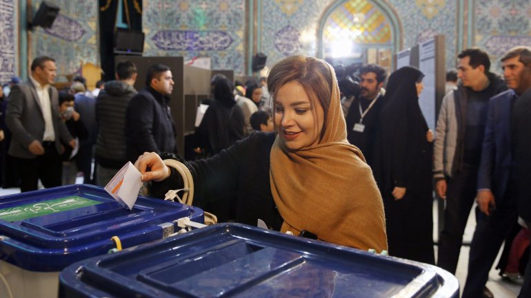 Em Teerão votaram cerca de 1,9 milhões dos cerca de 9 milhões de eleitores inscritos, o que representa uma taxa de abstenção superior a 70%