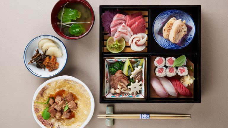 Aos almoços, no Kanazawa, abra alas para opções como Shokado (35€), Ramen (20€) e Chirashi Zushi (35€)