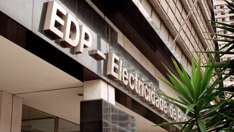 Na sessão desta quinta-feira da bolsa de Lisboa, pelas 9h37 horas em Lisboa, as ações da EDP seguiam a cair 1,18% para 4,51 euros
