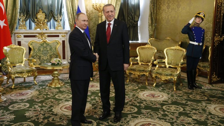 A Rússia e a Turquia acordaram a necessidade de &quot;reduzir a tensão&quot; na Síria