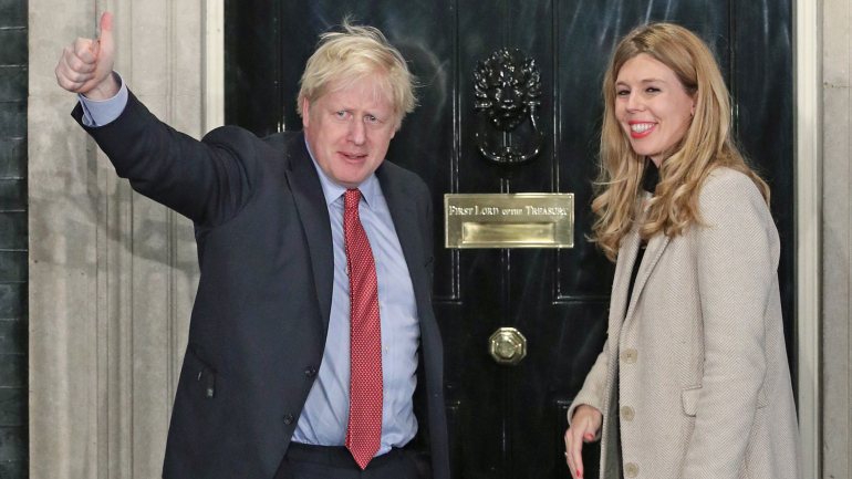 Boris Johnson vai tornar-se no primeiro primeiro-ministro britânico em quase 200 anos a casar-se enquanto representa o país