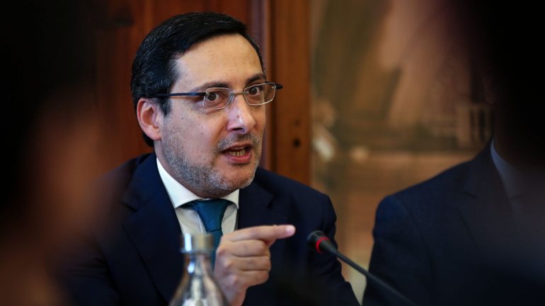 António Mendonça Mendes, secretário de Estado dos Assuntos Fiscais, justifica o aumento com troca automática de informação com outros países