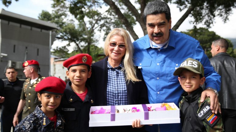 O líder da Venezuela realçou, ainda, o trabalho e o esforço das mulheres que &quot;trazem crianças ao mundo&quot; e reconheceu que uma das coisas mais importantes são as mulheres grávidas