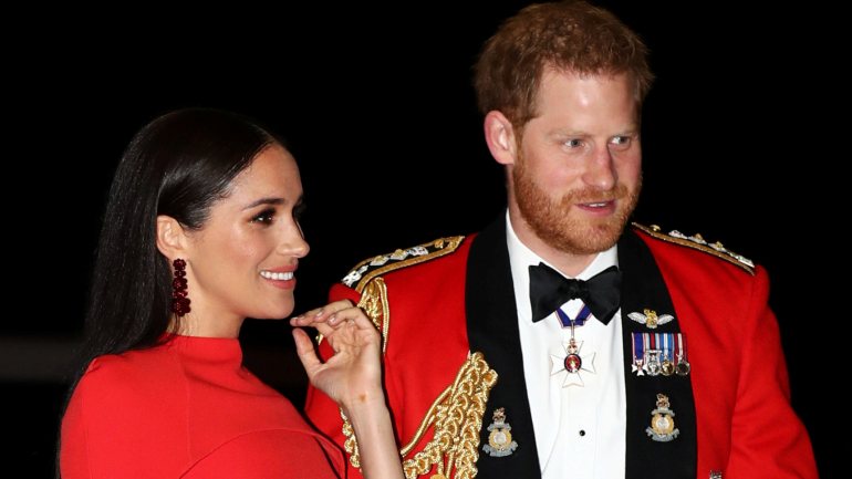 O nervosismo do príncipe Harry foi visível durante a chegada ao concerto de beneficência no Royal Albert Hall