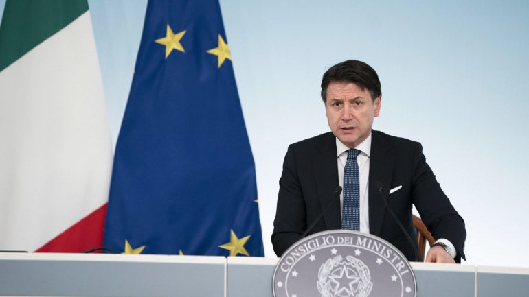 A medida foi anunciada esta quarta-feira pelo primeiro-ministro italiano, Giuseppe Conte