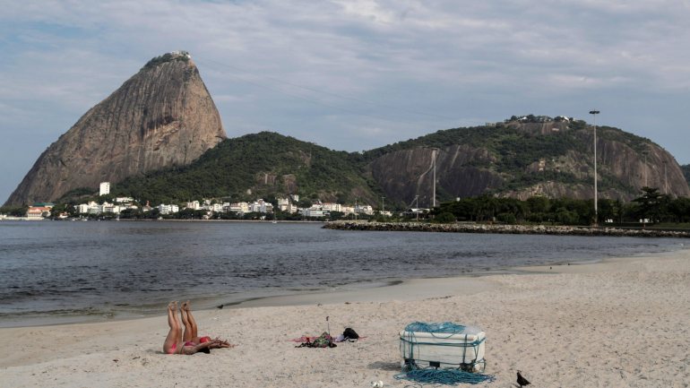 O governador proibiu a circulação de transportes públicos entre a capital do Rio de Janeiro e a restante região metropolitana do estado