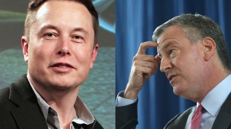 O &quot;mayor&quot; de Nova Iorque Bill de Blasio, à direita, pediu a Elon Musk que produzisse ventiladores de que a cidade necessita urgentemente