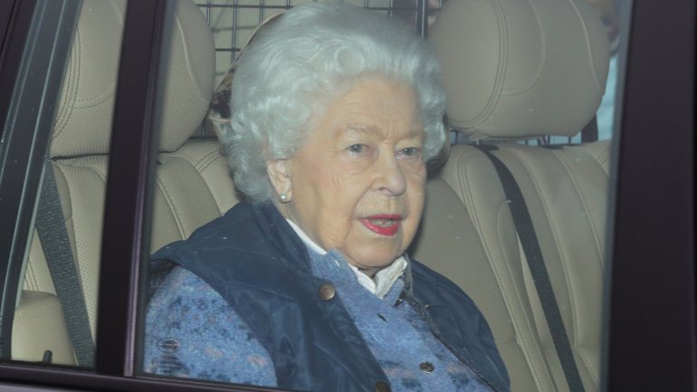 Downing Street confirmou este sábado que a rainha irá falar ao país na altura &quot;mais apropriada&quot;. Uma intervenção para &quot;acalmar os nervos&quot; dos britânicos em tempos de Covid-19